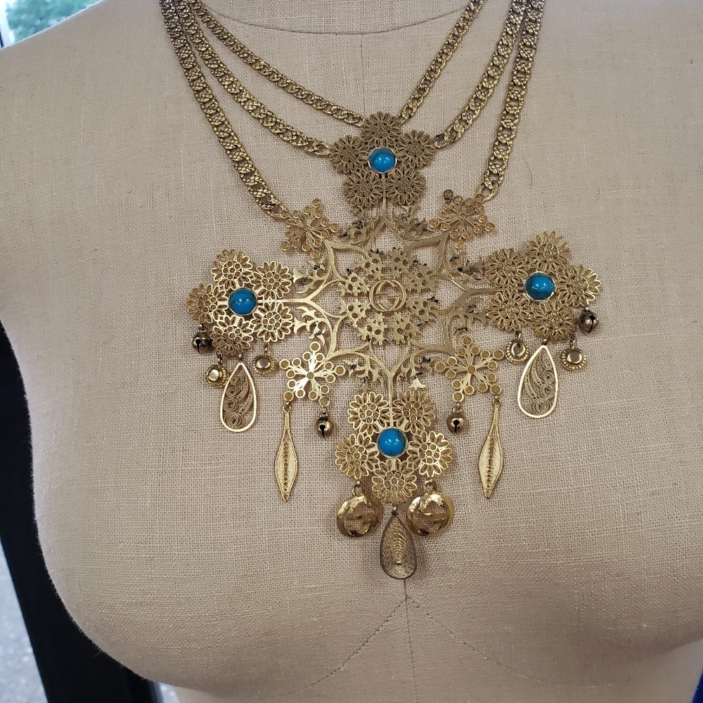 Gucci Gold tone and Resin Statement Necklace - Picture 3 of 7